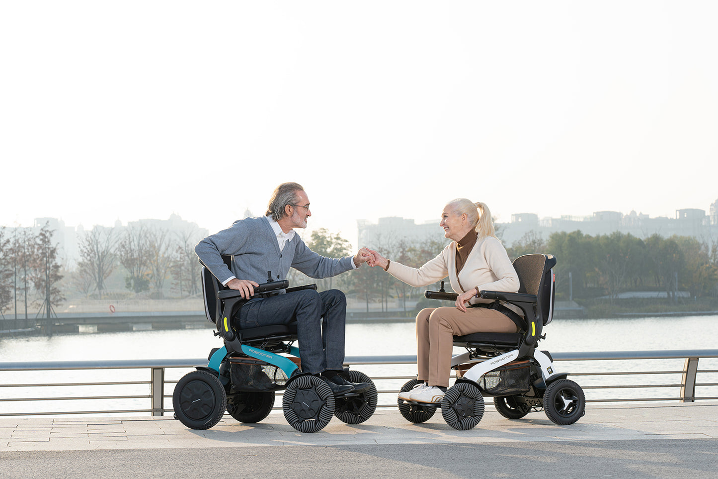 Robooter E60 Pro A Automatic Folding All-Terrain Smart Powerchair